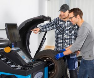 UNSERE AUSSTATTUNG – Dehns Garage